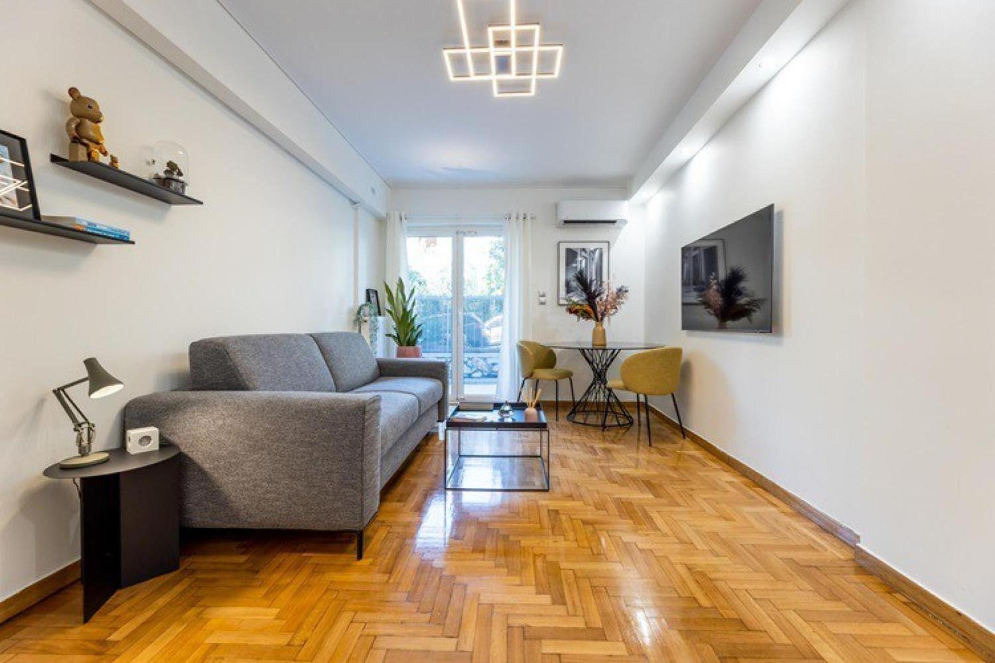 Bright And Stylish In Palaio Faliro Daire