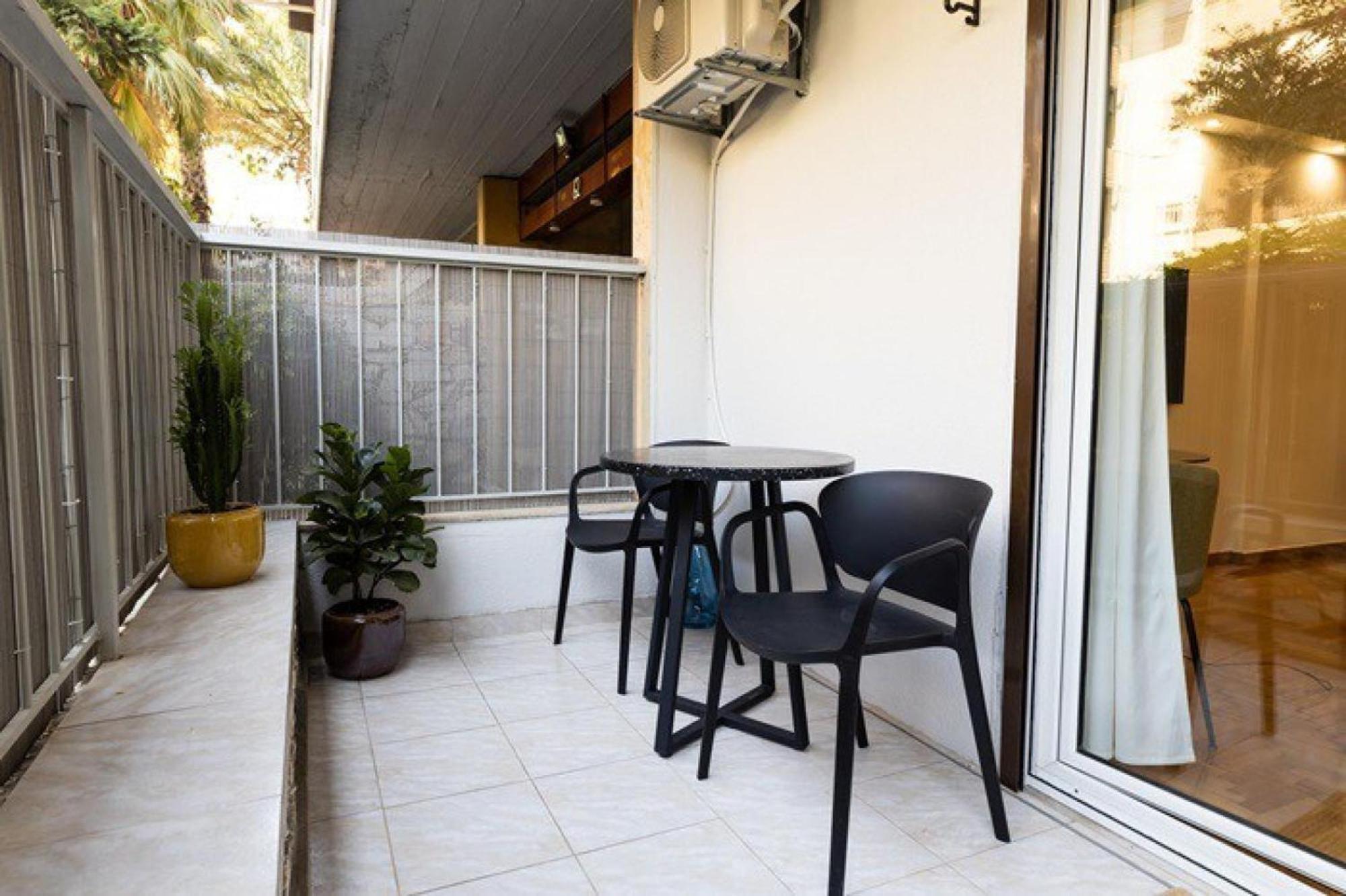 Bright And Stylish In Palaio Faliro Афины