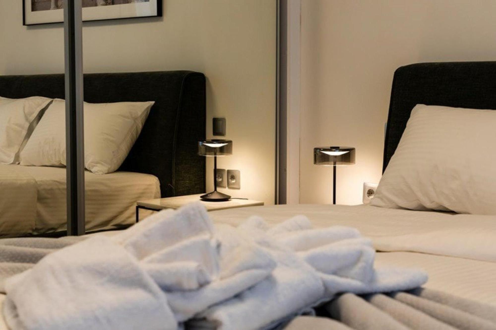 Bright And Stylish In Palaio Faliro Афины
